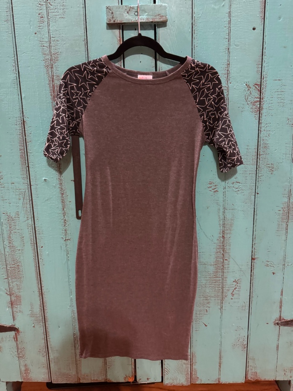 LuLaRoe Heathered Gray Midi Dress with Star-Print Sleeves
